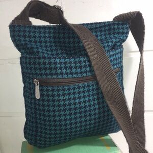 Thirty-one crossbody organizer bag cream/ stripes